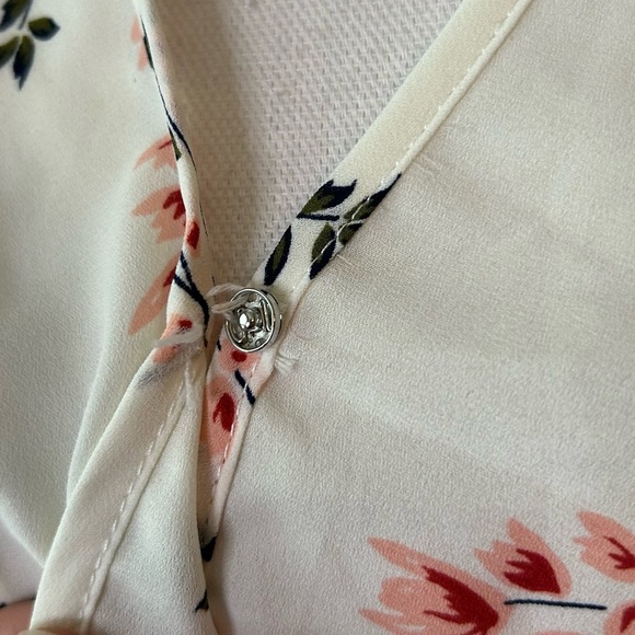 Sienna Sky Faux Wrap Floral Long Sleeve Top SZ XS in White Pink Print Boho NEW - Picture 3 of 7